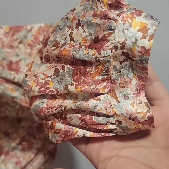 Dynamite front twist satin blouse, size small - Picture 4 of 7